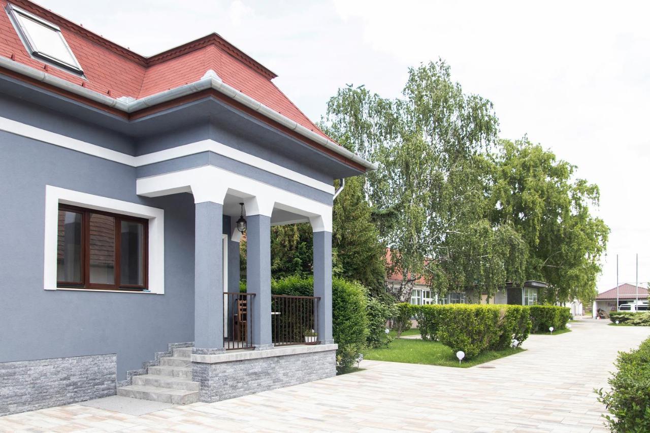 Airport Wanderer Inn - Vandor Fogado Vecses Exterior photo