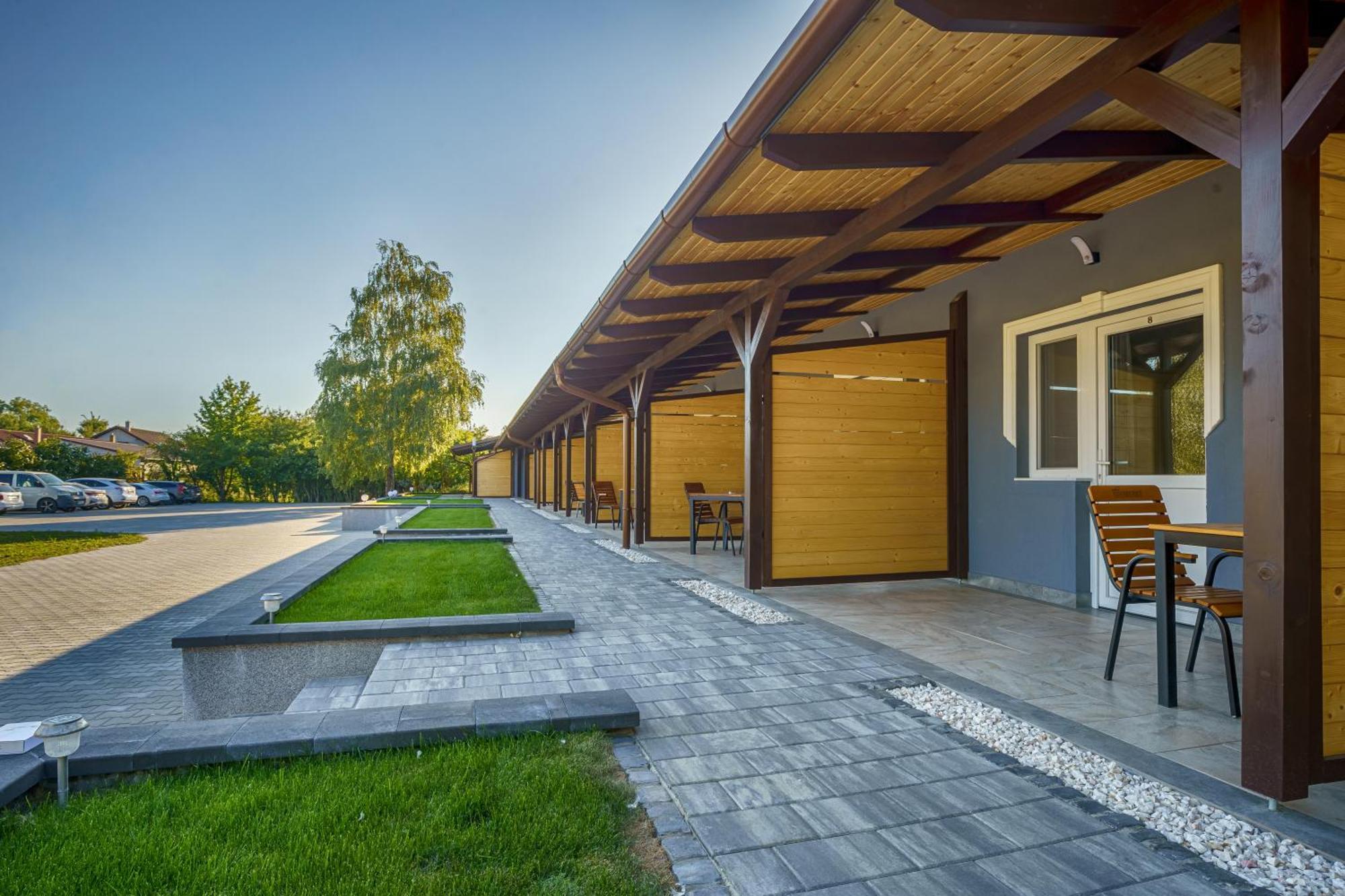 Airport Wanderer Inn - Vandor Fogado Vecses Exterior photo